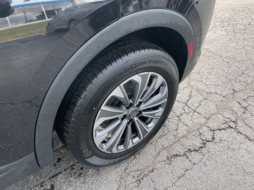 used 2025 Buick Envision car, priced at $27,325