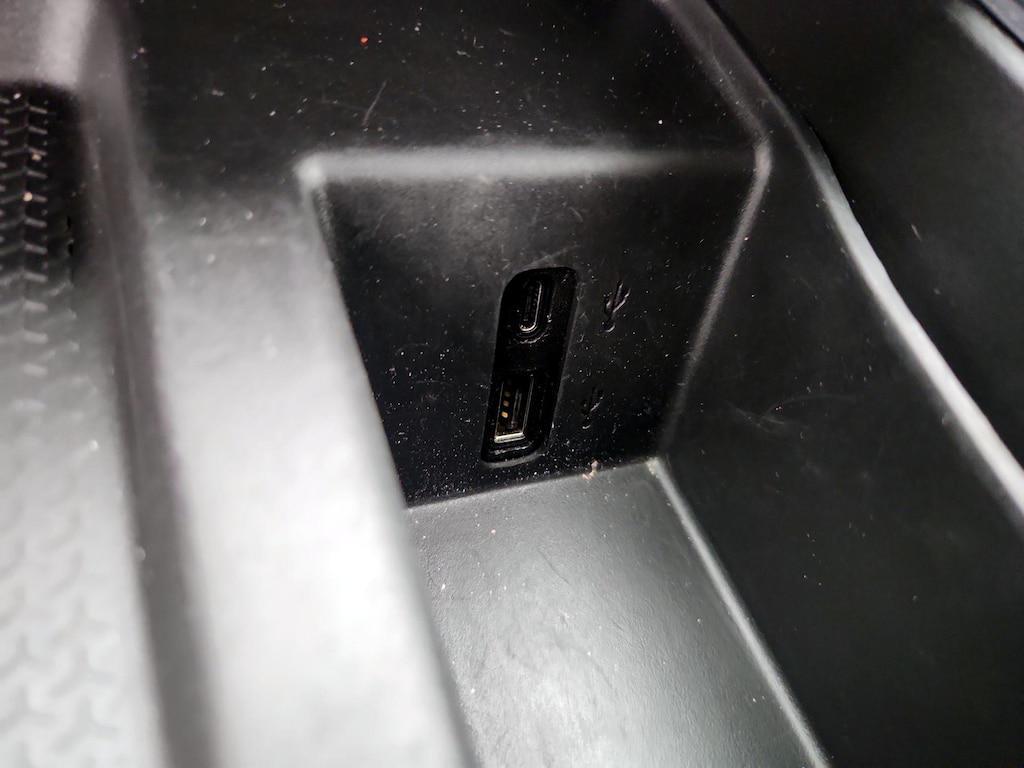 used 2025 GMC Acadia car, priced at $30,998