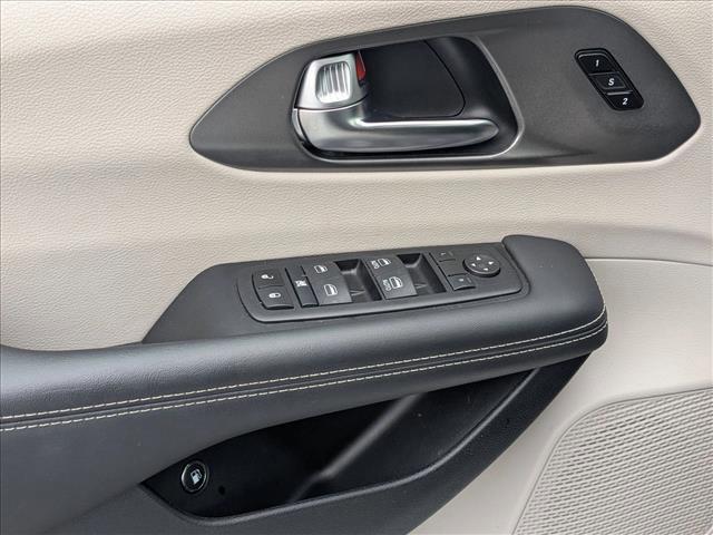 used 2024 Chrysler Pacifica Hybrid car, priced at $29,884