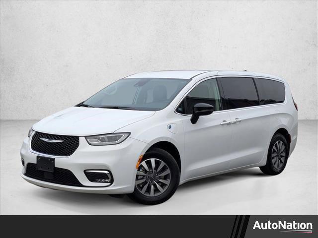 used 2024 Chrysler Pacifica Hybrid car, priced at $29,884