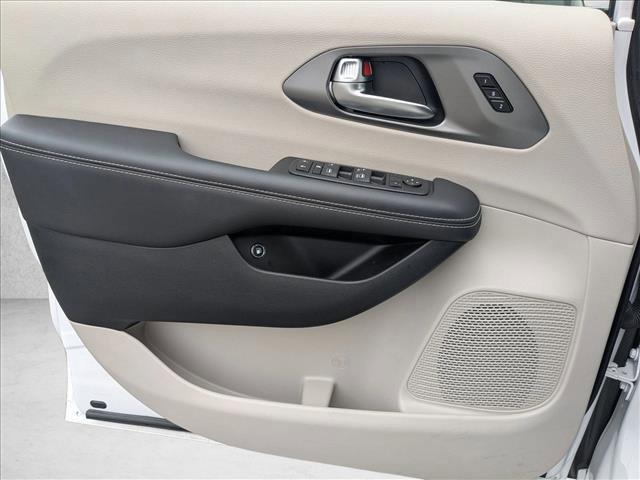 used 2024 Chrysler Pacifica Hybrid car, priced at $29,884