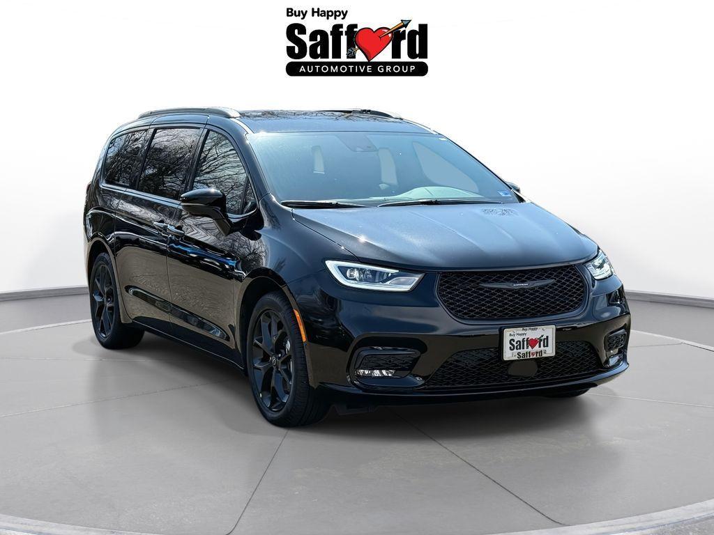 new 2026 Chrysler Pacifica car, priced at $42,506