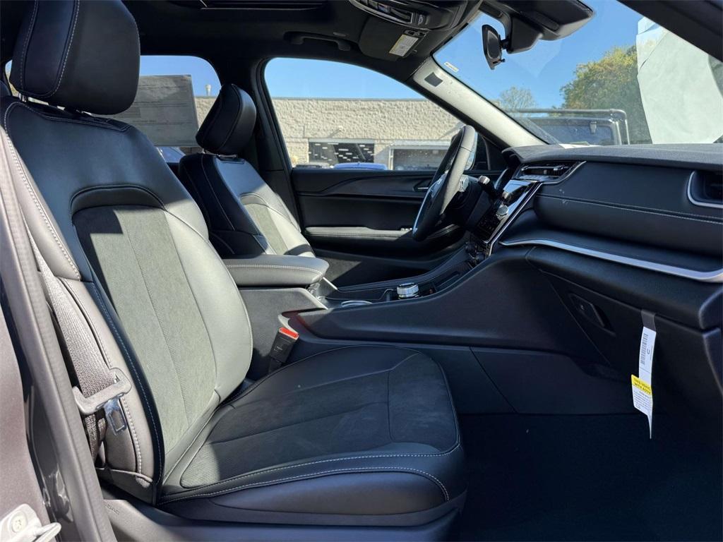 new 2025 Jeep Grand Cherokee L car, priced at $40,665