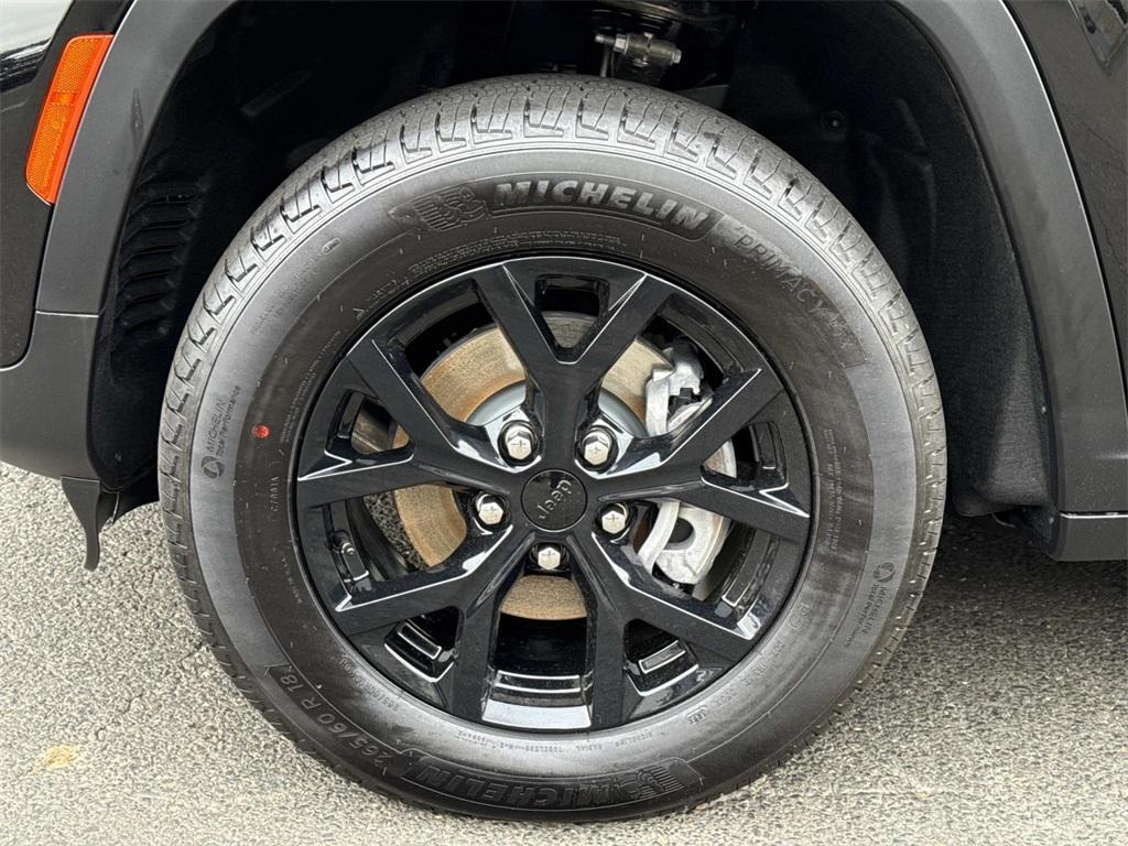 new 2025 Jeep Grand Cherokee car, priced at $40,101