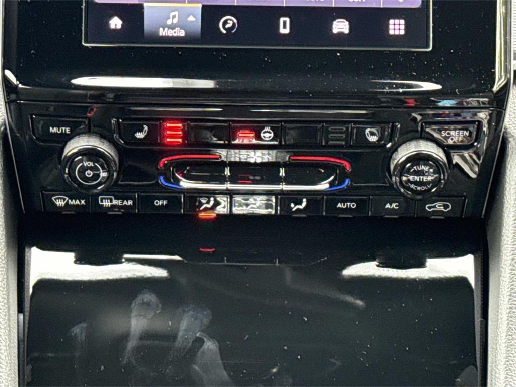 new 2025 Jeep Grand Cherokee car, priced at $40,101