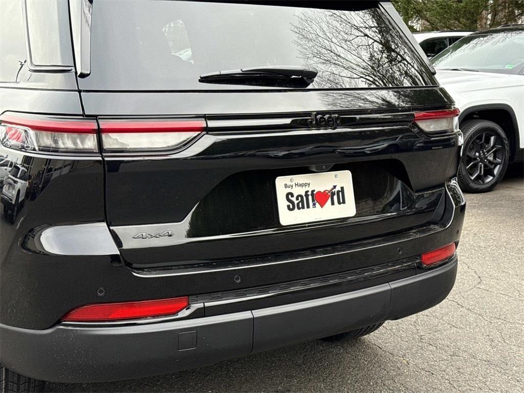 new 2025 Jeep Grand Cherokee car, priced at $40,101