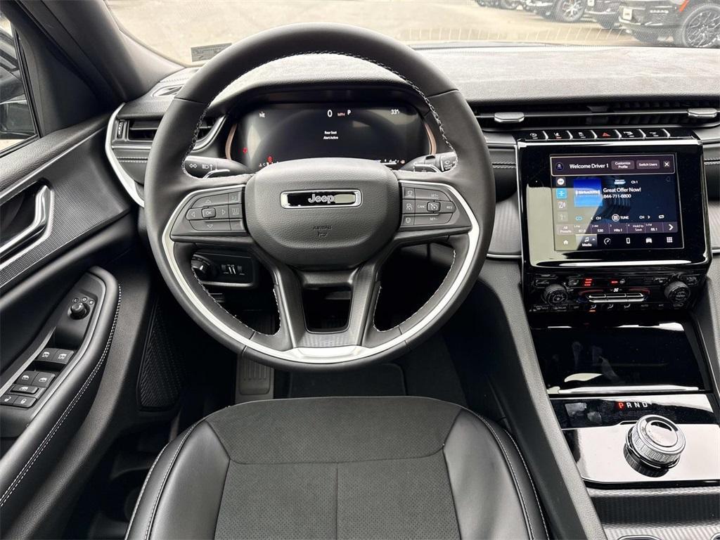 new 2025 Jeep Grand Cherokee car, priced at $40,101