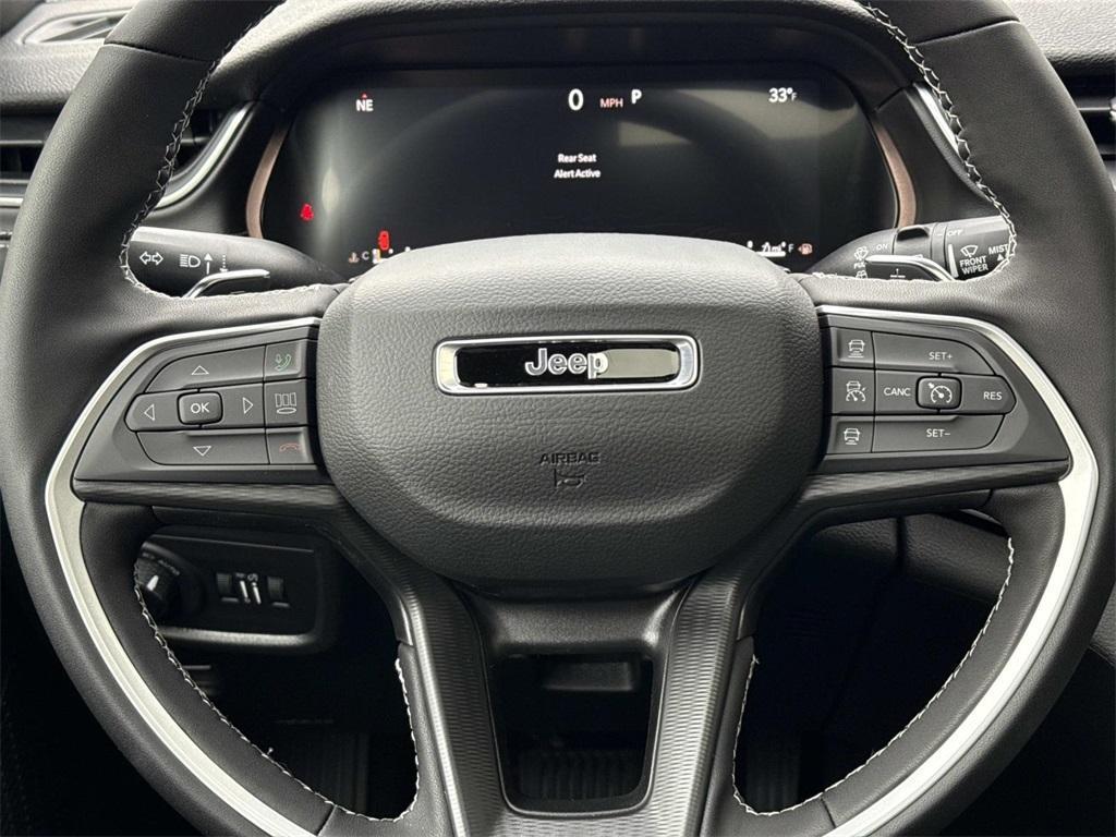 new 2025 Jeep Grand Cherokee car, priced at $40,101