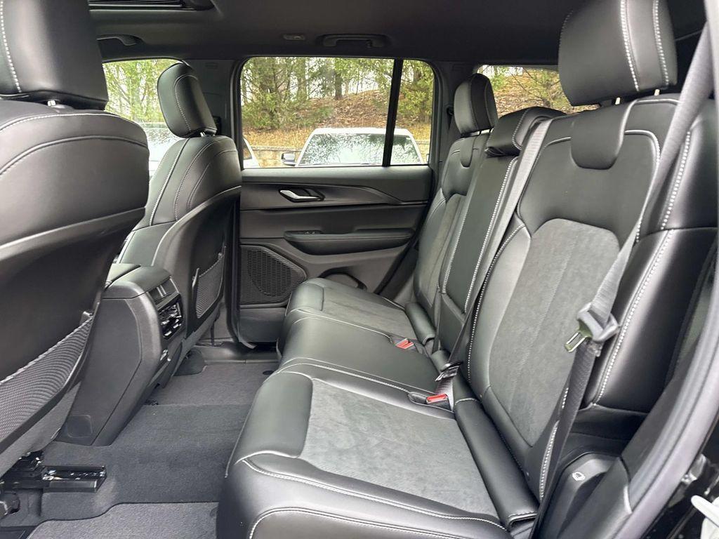 new 2025 Jeep Grand Cherokee car, priced at $37,101