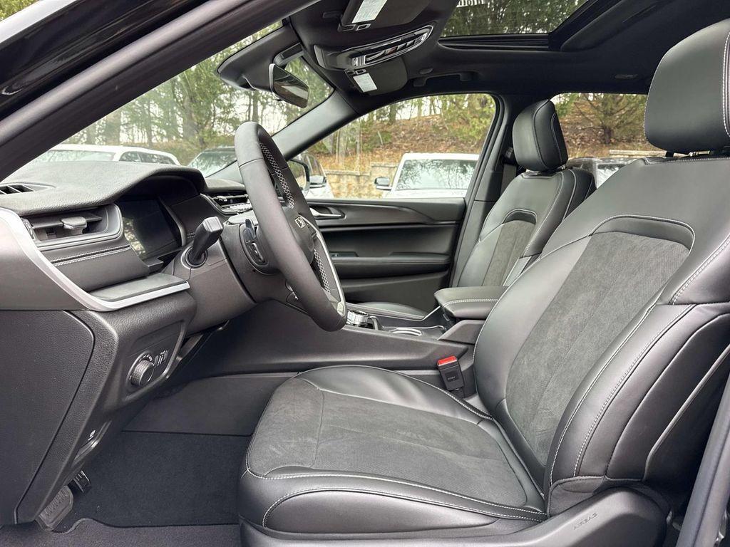 new 2025 Jeep Grand Cherokee car, priced at $37,101