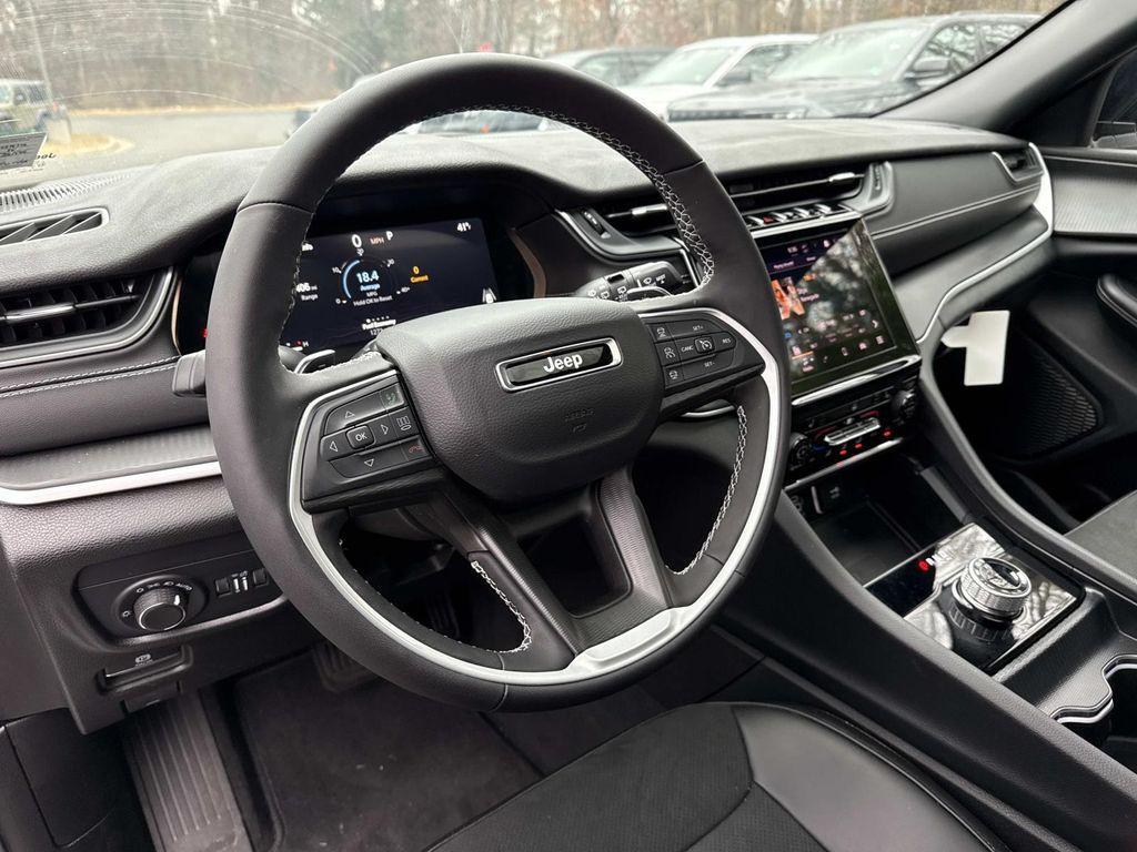 used 2025 Jeep Grand Cherokee car, priced at $37,982