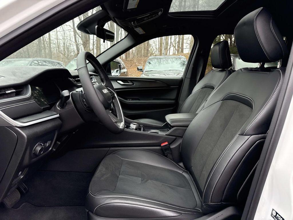 used 2025 Jeep Grand Cherokee car, priced at $37,982