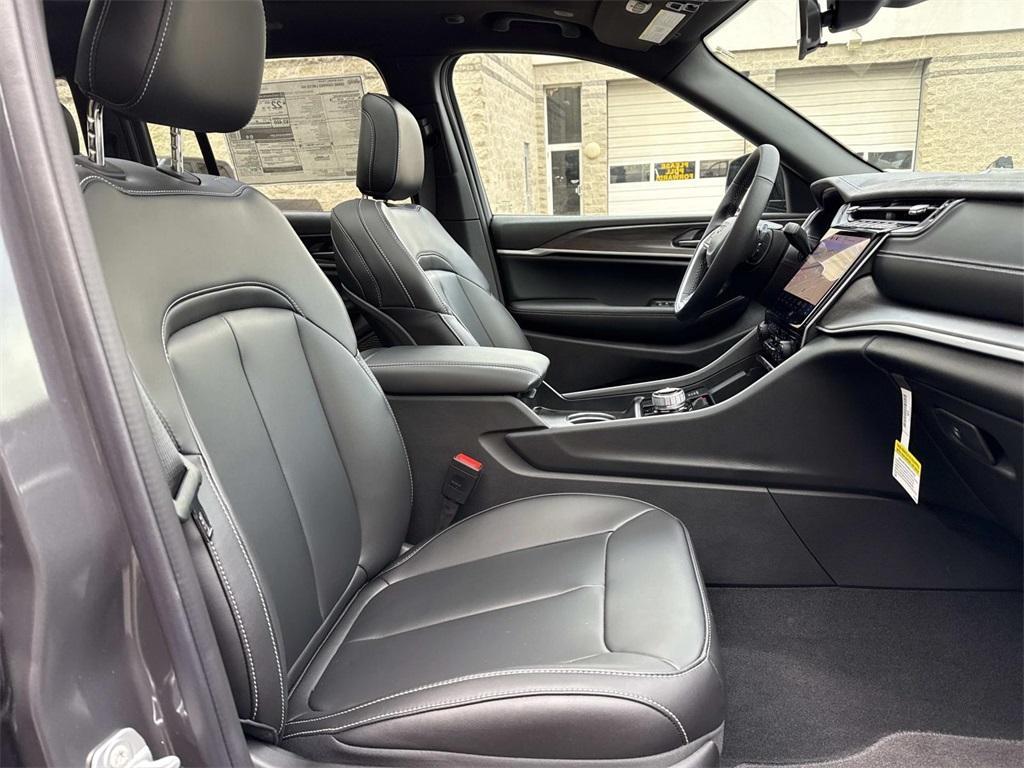 new 2025 Jeep Grand Cherokee car, priced at $41,773