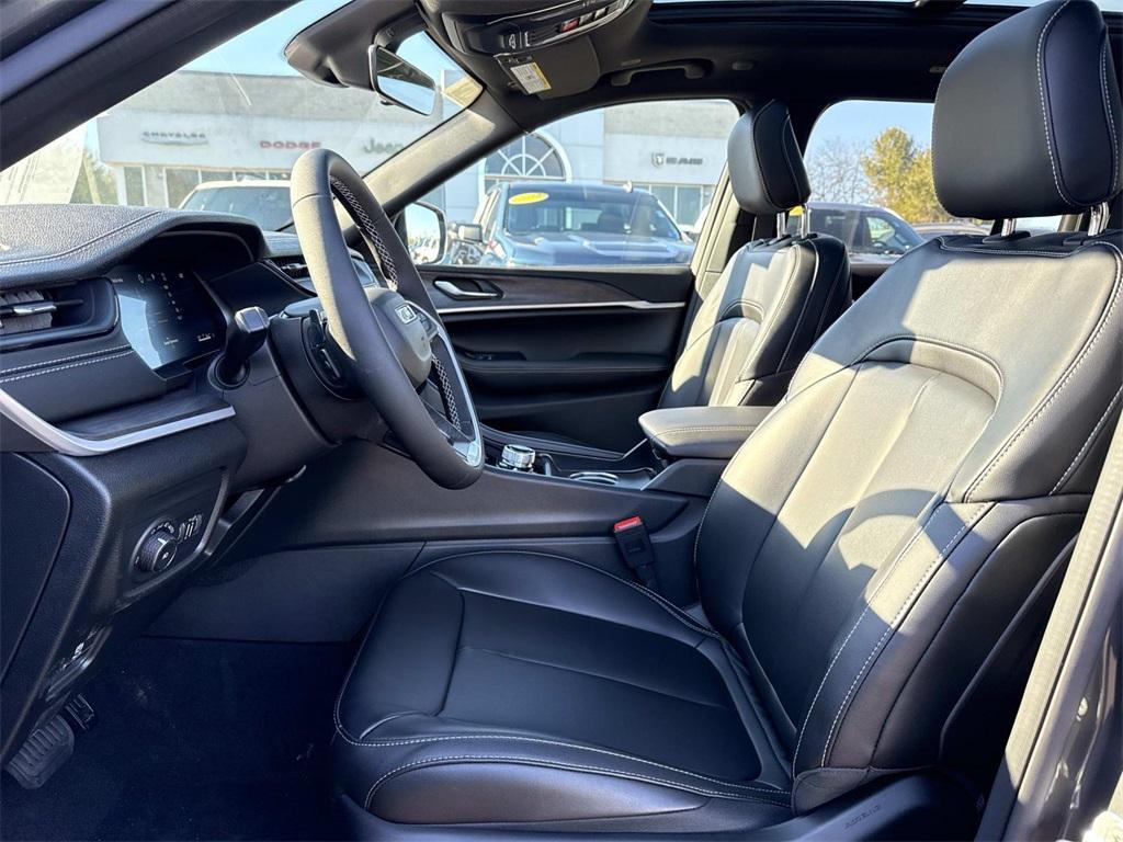 new 2026 Jeep Grand Cherokee car, priced at $45,681