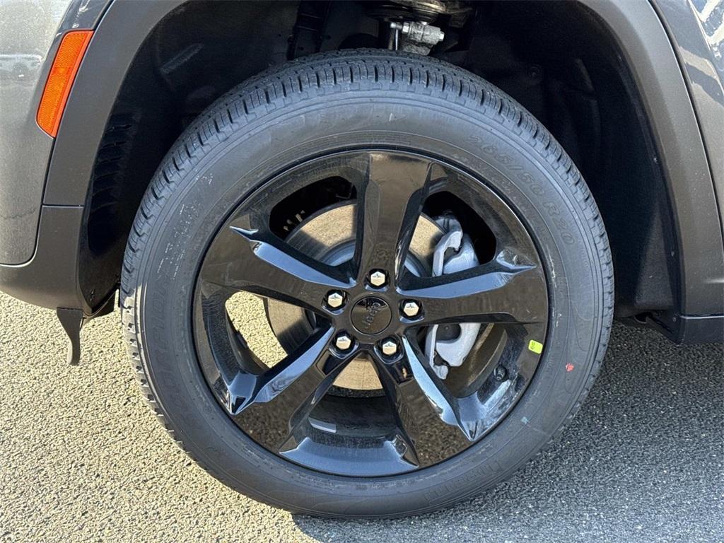 new 2026 Jeep Grand Cherokee car, priced at $45,681