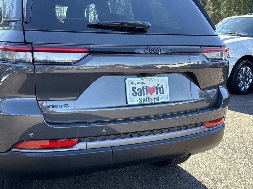 new 2026 Jeep Grand Cherokee car, priced at $44,181