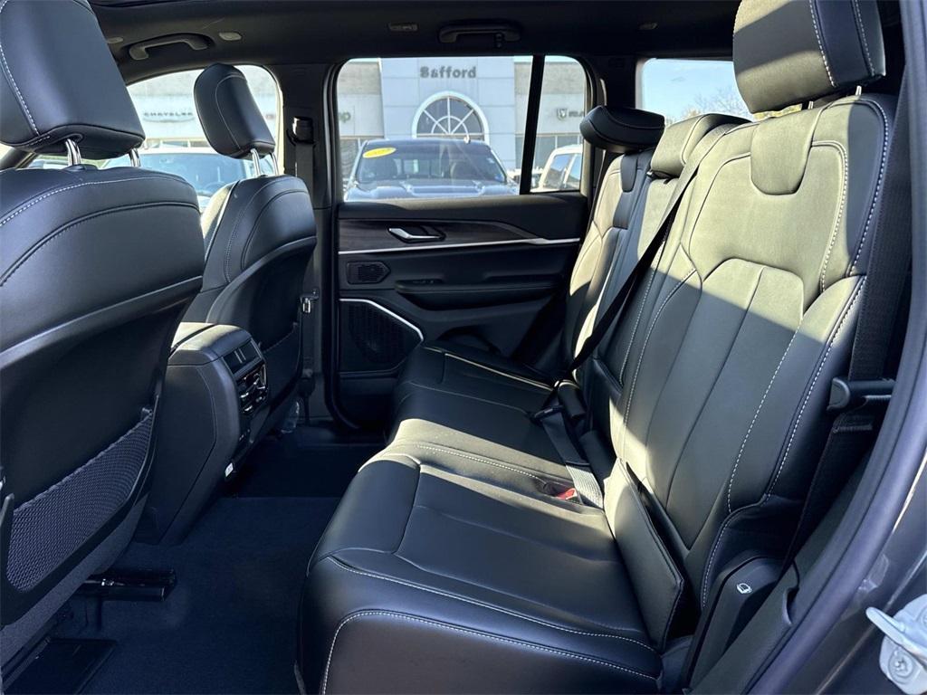 new 2026 Jeep Grand Cherokee car, priced at $45,681