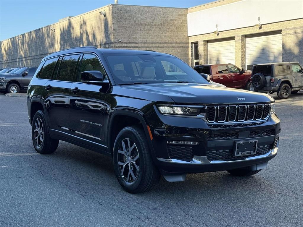 new 2025 Jeep Grand Cherokee L car, priced at $42,677