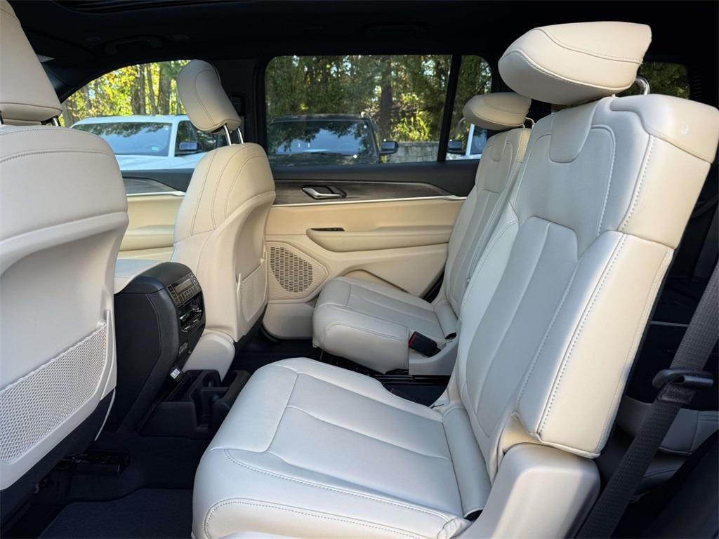 new 2025 Jeep Grand Cherokee L car, priced at $42,677