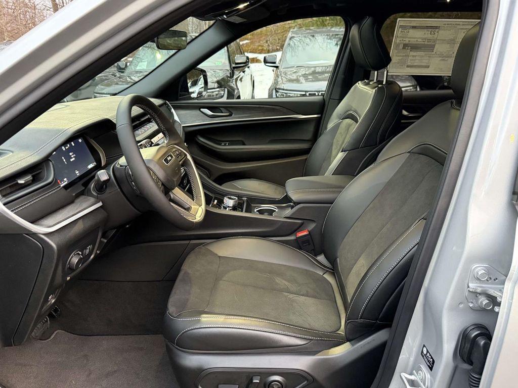 new 2026 Jeep Grand Cherokee car, priced at $43,398