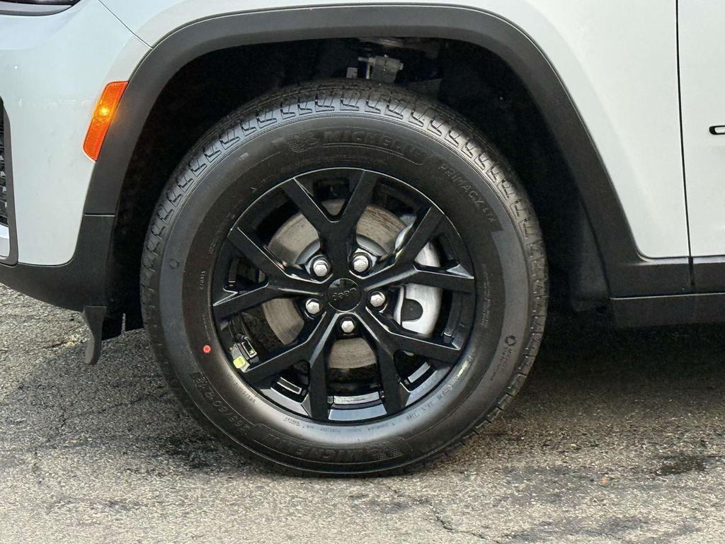 new 2026 Jeep Grand Cherokee car, priced at $43,398