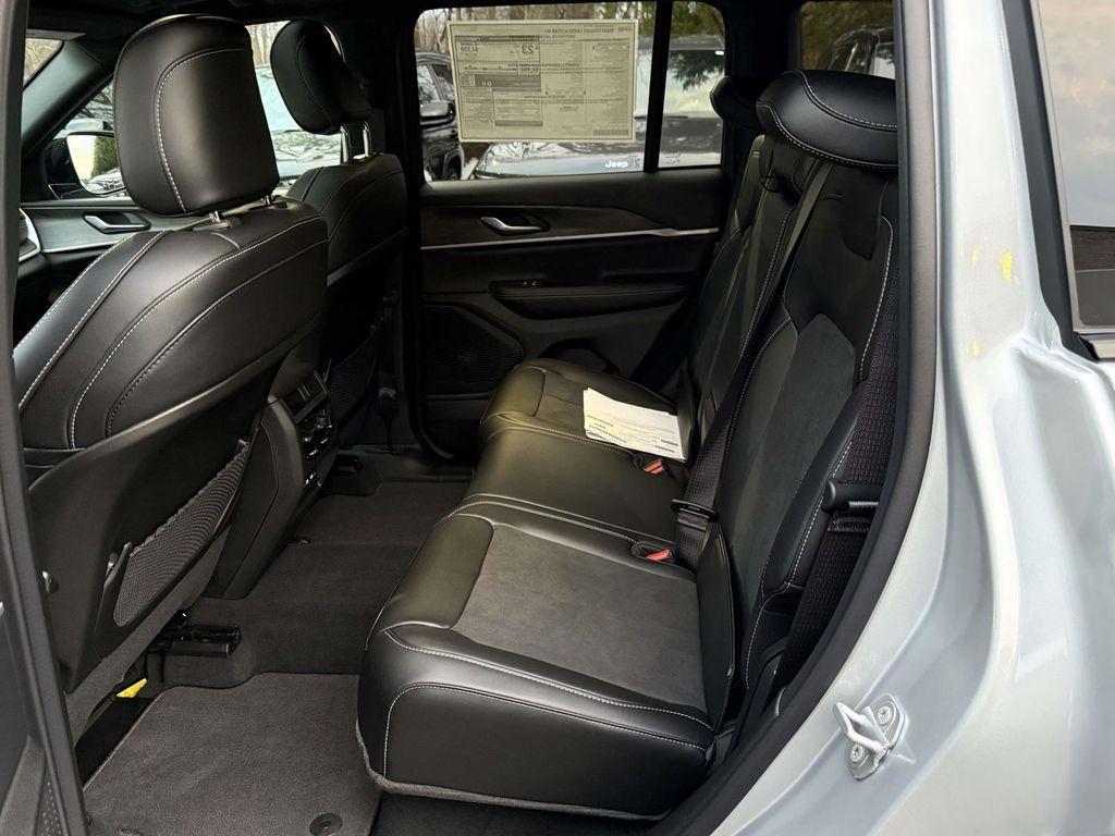 new 2026 Jeep Grand Cherokee car, priced at $43,398