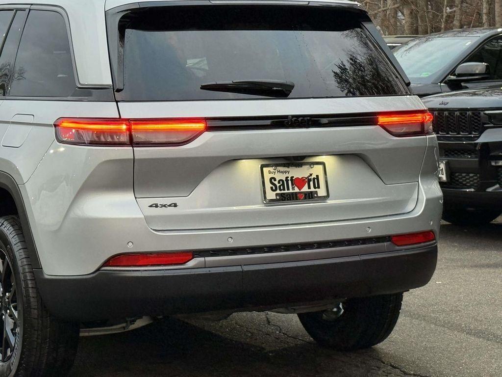 new 2026 Jeep Grand Cherokee car, priced at $43,398