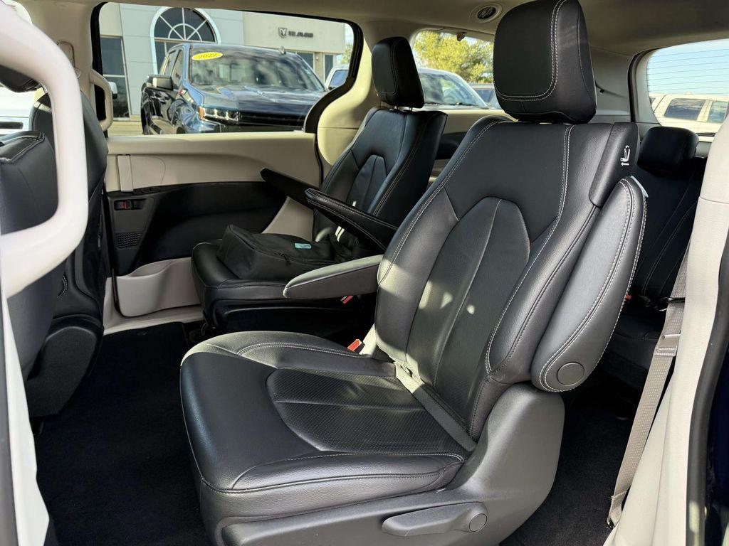 used 2022 Chrysler Pacifica Hybrid car, priced at $23,547