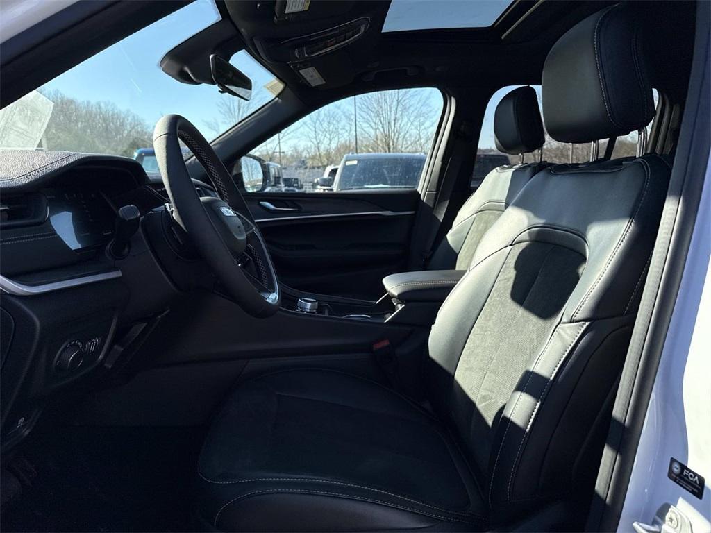 new 2026 Jeep Grand Cherokee car, priced at $42,862