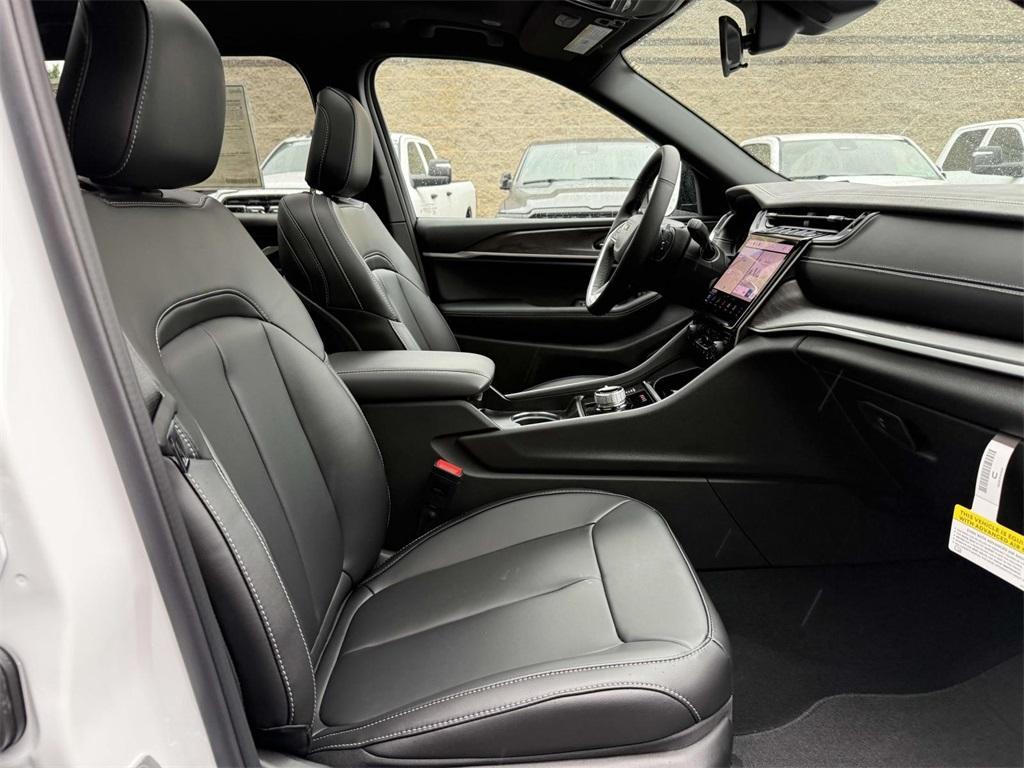 new 2025 Jeep Grand Cherokee L car, priced at $42,016