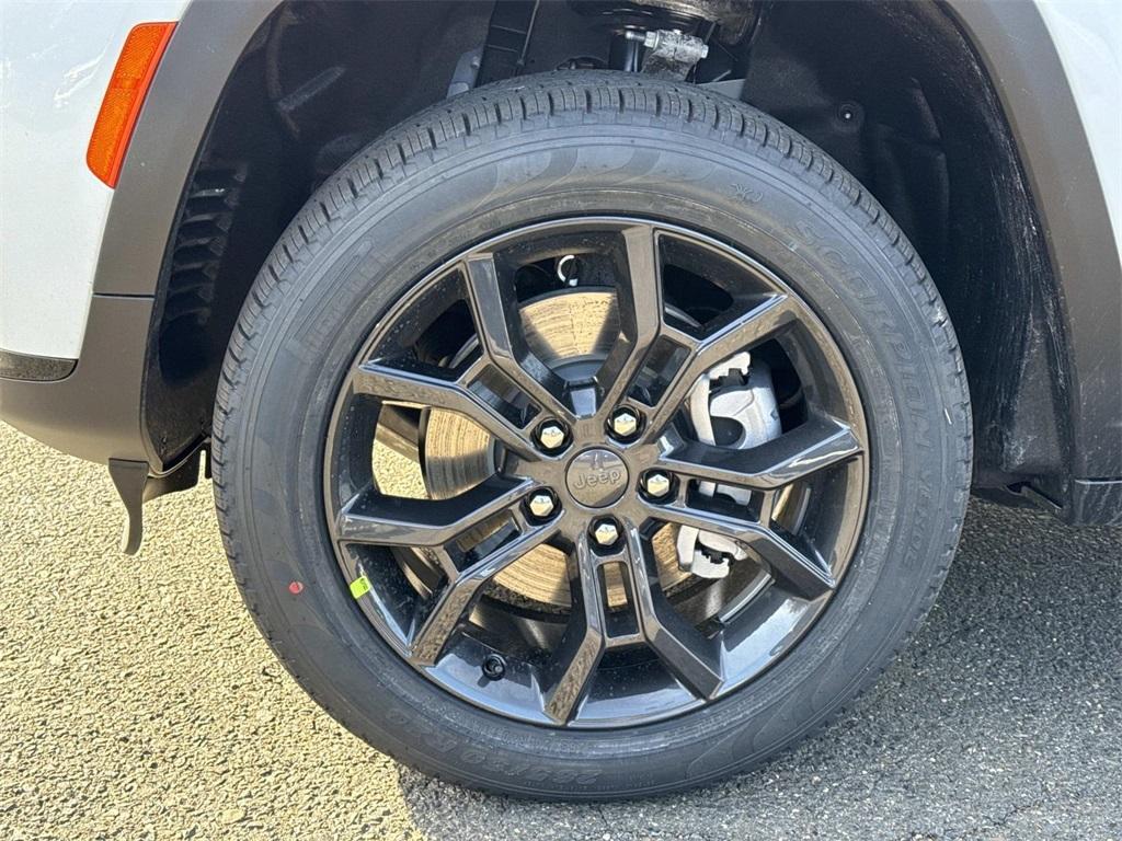 new 2025 Jeep Grand Cherokee L car, priced at $52,055