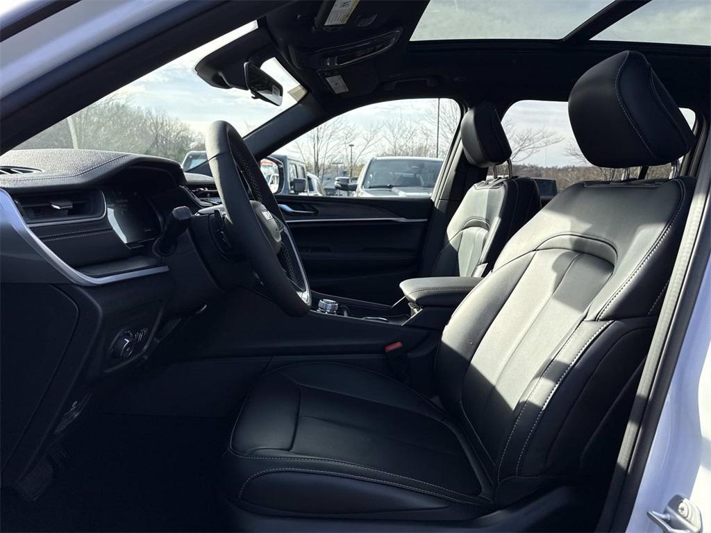 new 2025 Jeep Grand Cherokee L car, priced at $52,055