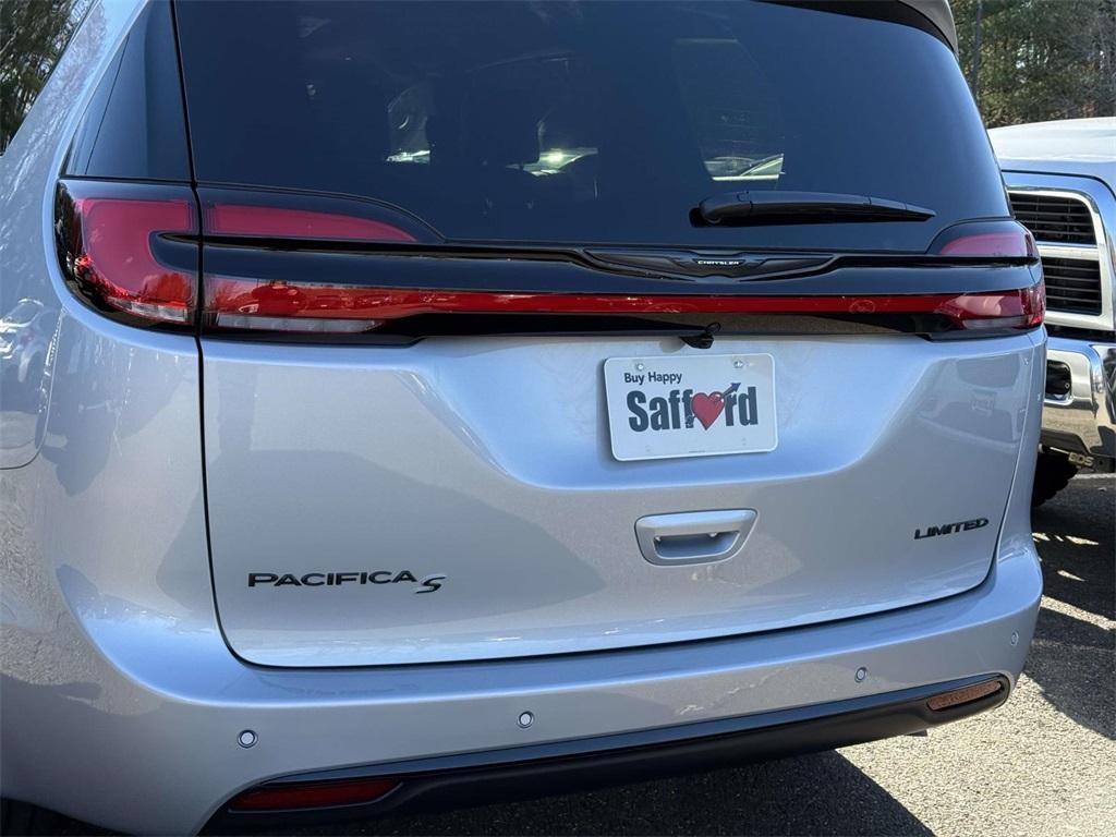 new 2026 Chrysler Pacifica car, priced at $46,657