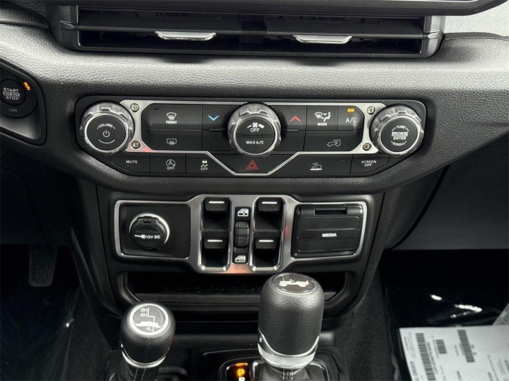 new 2026 Jeep Wrangler car, priced at $39,370