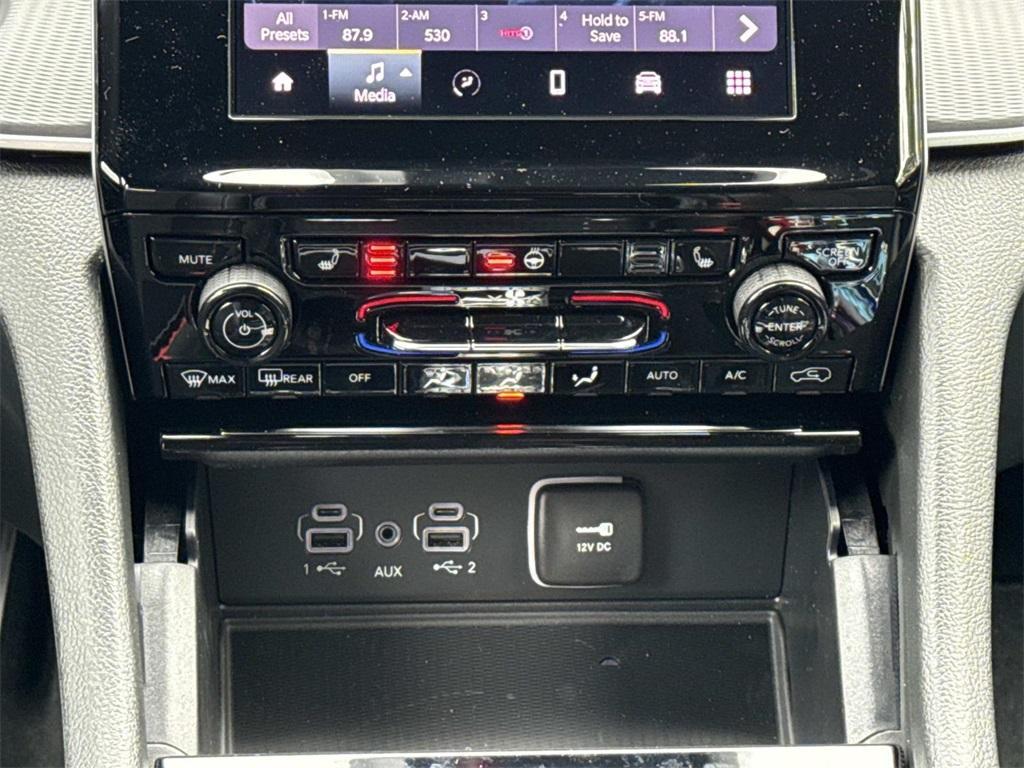 new 2025 Jeep Grand Cherokee car, priced at $40,101