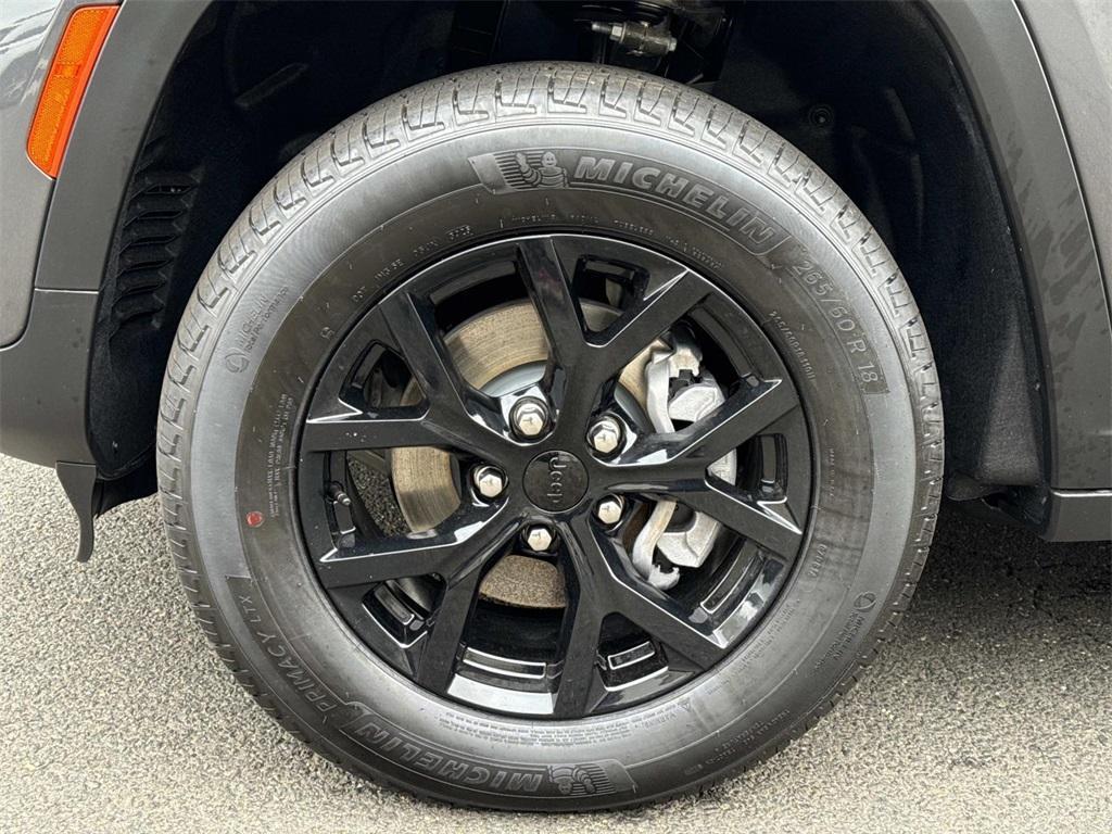 new 2025 Jeep Grand Cherokee car, priced at $40,101