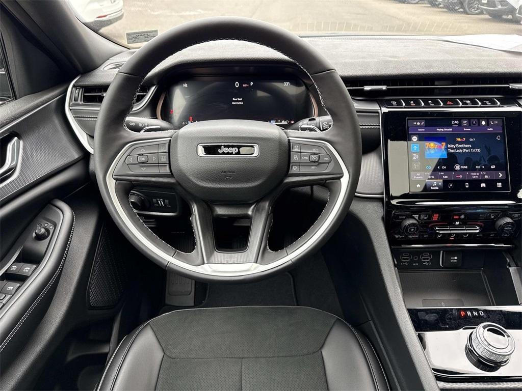 new 2025 Jeep Grand Cherokee car, priced at $40,101