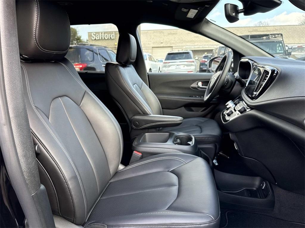 new 2026 Chrysler Pacifica car, priced at $37,941