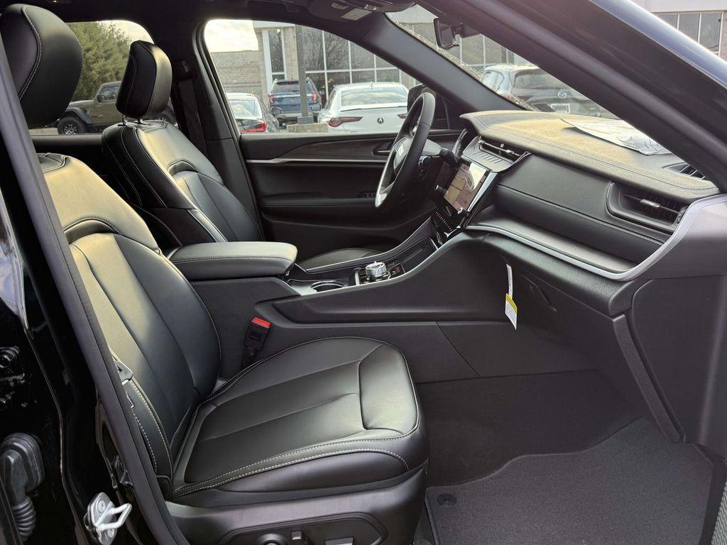 new 2026 Jeep Grand Cherokee car, priced at $44,181