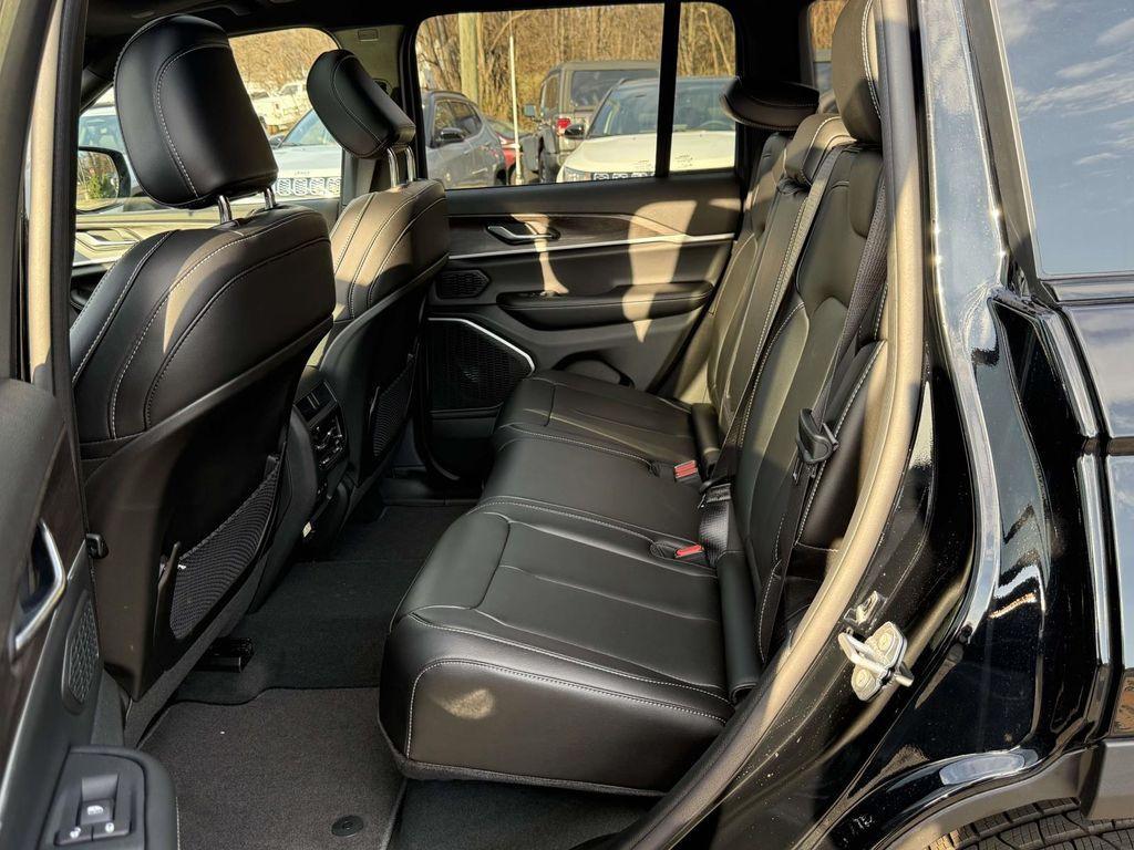 new 2026 Jeep Grand Cherokee car, priced at $44,181