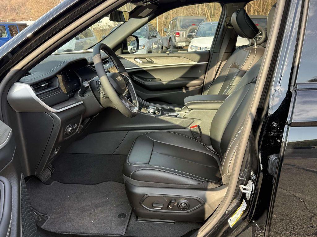 new 2026 Jeep Grand Cherokee car, priced at $44,181