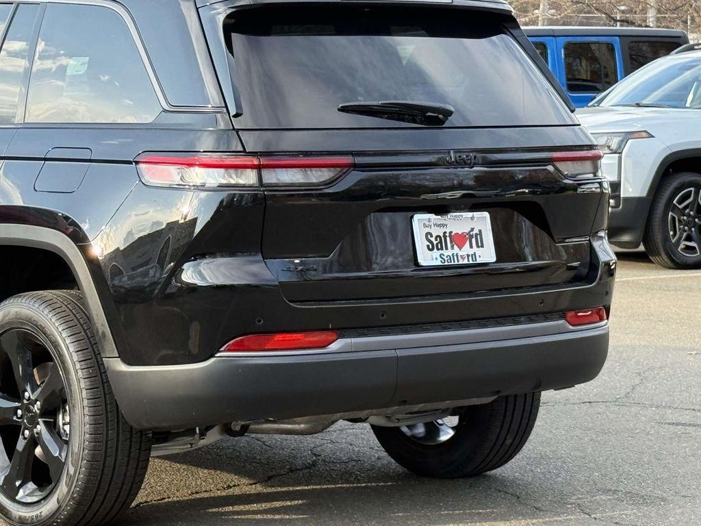 new 2026 Jeep Grand Cherokee car, priced at $44,181
