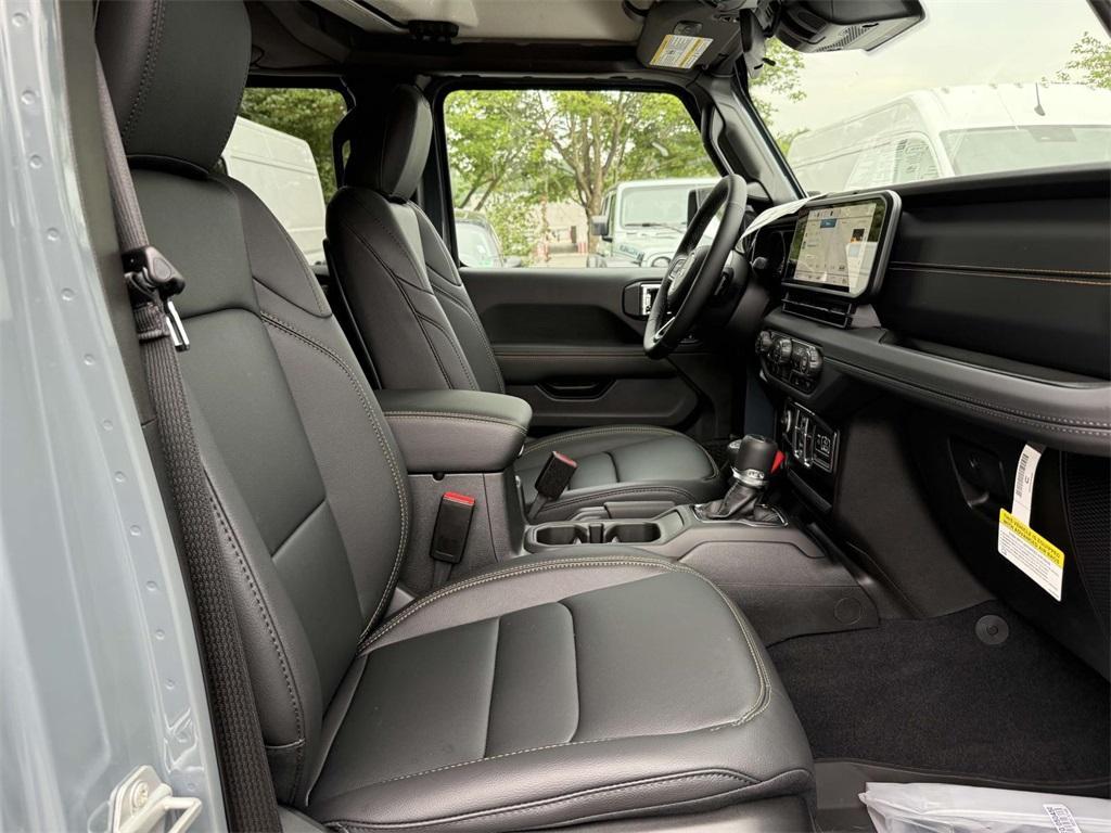 new 2025 Jeep Gladiator car, priced at $41,064