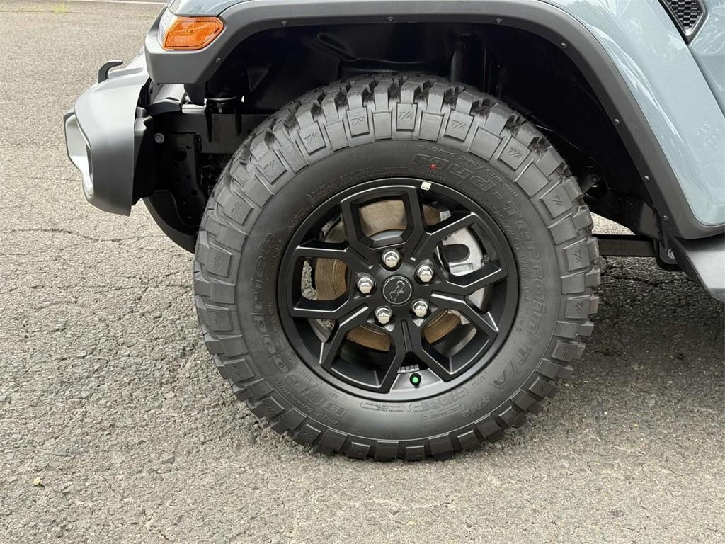 new 2025 Jeep Gladiator car, priced at $41,064