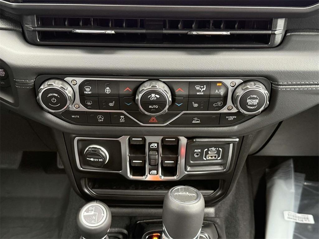 new 2025 Jeep Gladiator car, priced at $41,064