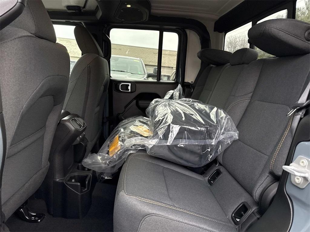 new 2026 Jeep Gladiator car, priced at $45,115