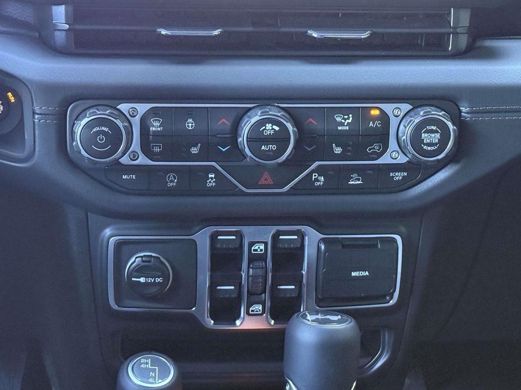 new 2025 Jeep Wrangler car, priced at $48,432