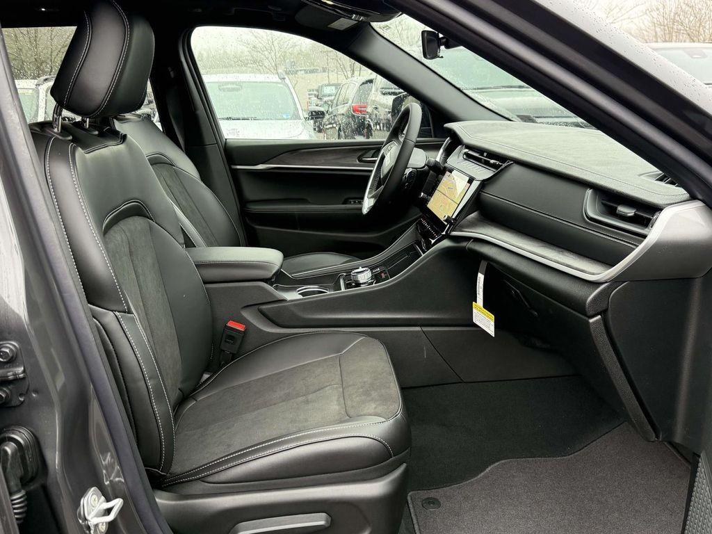 new 2026 Jeep Grand Cherokee car, priced at $43,898