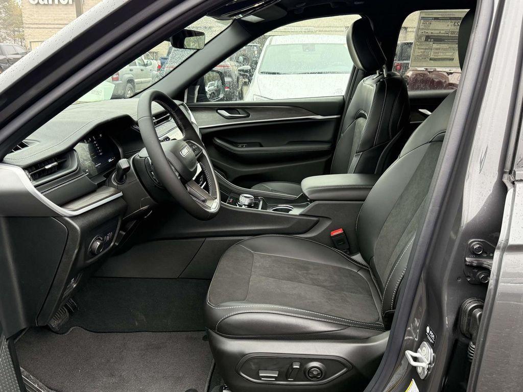 new 2026 Jeep Grand Cherokee car, priced at $43,898