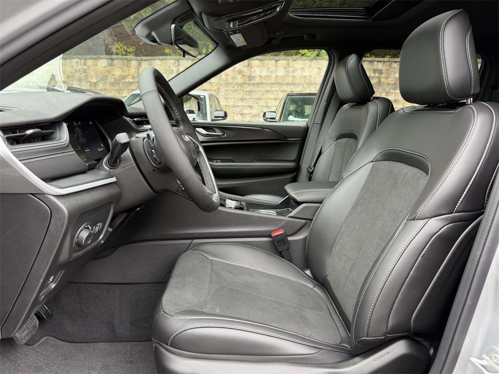 new 2025 Jeep Grand Cherokee car, priced at $39,205